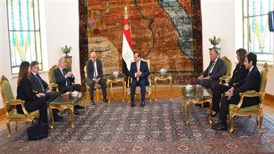 السيسي يستقبل مفوض الاتحاد الأوروبى لشئون الهجرة