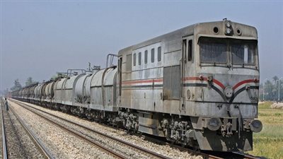 توقف حركة القطارات نصف ساعة بسبب حادث تصادم في مزلقان قنا