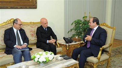 السيسي يستقبل وزير الداخلية الإيطالى