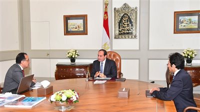 السيسي يجتمع مع القائم بأعمال رئيس مجلس الوزراء ووزير الإسكان