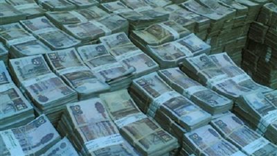 جمارك نويبع تضبط ١٢٢ الف جنيه و١١ الف دولار قبل تهريبهم للخارج