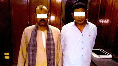 ضبط مقاول وسائق لقيامهما بتصنيع أختام مقلدة لإحدى الهيئات الحكومية