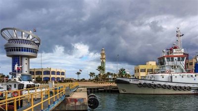 رغم سوء الأحوال الجوية ميناء دمياط يعمل بمعدلاته الطبيعية 