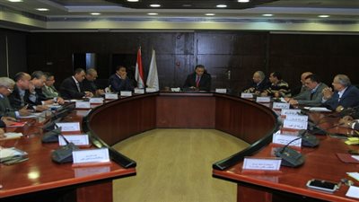 وزير النقل يلتقي الشركات المنفذة للمرحلة الثالثة للمشروع القومي للطرق