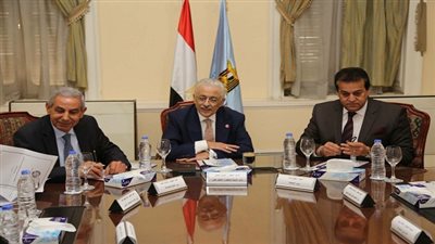 عبد الغفار يشارك  فى اجتماع المجلس التنفيذى للتعليم الفنى 