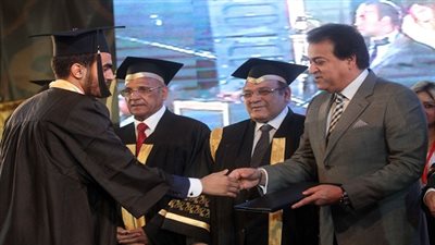 قادة الفكر والثقافة والأدب يشهدون احتفالية تخريج طلاب جامعة سيناء.. حسن راتب: أنتم الصدقة الجارية وعلم ينتفع به..  ووزير التعليم العالى يكرم الأوائل 