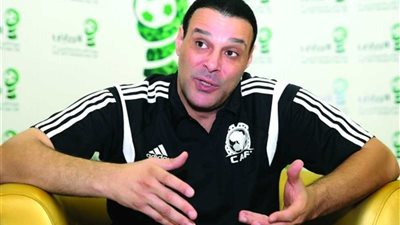 عصام عبد الفتاح: الإماراتي محمد عبد الله الأقرب لإدارة السوبر المصري