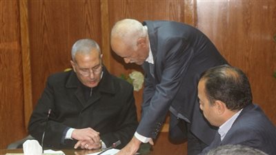 محافظ السويس يناقش المخطط العام والخدمات لمدينة الملك عبد الله