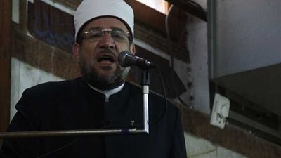 وزير الأوقاف يصلي الجمعة في حلايب