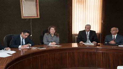 والى تستعرض في اجتماع مع بنك ناصر احد المبادرات الجديدة التي يطلقها مشروع مستورة