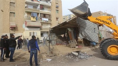 بالصور.. امن السويس ينفذ 35 قرار إزالة تعديات بشوارع حي فيصل 
