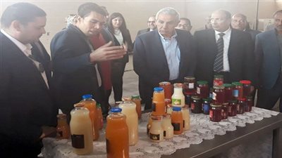 وزير التجارة والصناعة يفتتح مصنعا لانتاج العصائر والمربات