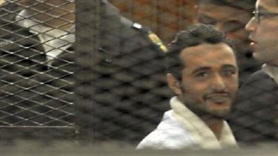 أحمد دومة يطلب من القاضي إخلاء سبيله في 