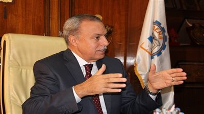 محافظ قنا ومدير صندوق تطوير المناطق العشوائية يستعرضان موقف المناطق غير الآمنة بالمحافظة