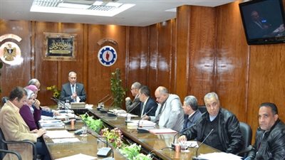 محافظ السويس يستمع لـ 24 مواطنا فى لقاؤه الجماهيرى الاسبوعى