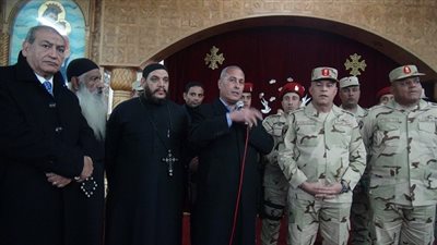  بالصور.. محافظ السويس وقائد الجيش ومديرالأمن يتفقدون قوات تأمين الكنائس