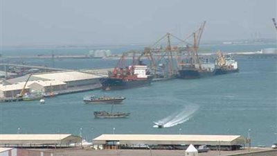 بسبب الطقس السئ.. إغلاق ميناء العريش البحري