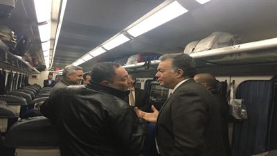 وزير النقل في جولة مفاجئة بمحطة مصر بالإسكندرية 