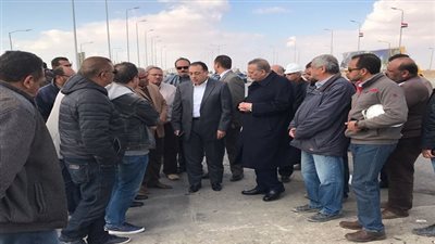وزير الإسكان ومحافظ الجيزة يتفقدان كوبرى العبور- جهينة بـ 