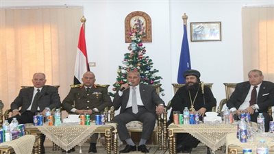 بالصور.. محافظ السويس وقائد الجيش ومدير الامن يقدمون التهاني للاقباط بمناسبة عيد الميلاد
