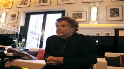 مخرج عالمي يواجه فضيحة تحرش.. ويرد بتلك الطريقة