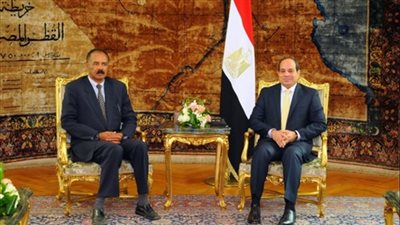 السيسي ونظيره الإريتري يستعرضان حرس الشرف بالاتحادية