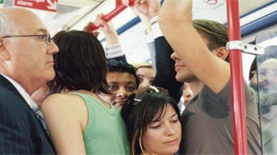 عالم شهير يتحرش بالنساء.. ماذا حدث له؟