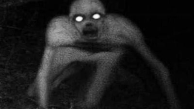 شاهد| إعلامية تتحدى الجن على الهواء.. ماذا فعلت؟