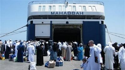 وصول و سفر 612 راكب بميناء سفاجا.. و تداول 315 شاحنة