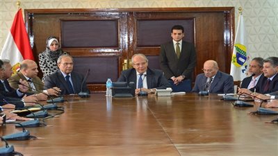 وزير التنمية المحلية يودع قيادات الوزارة 