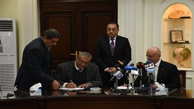وزير الإسكان يشهد توقيع مذكرة تفاهم بين 