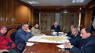 محافظ القليوبية يبحث تطوير مدينة الخصوص