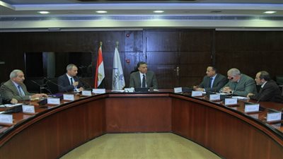 وزير النقل يتابع الموقف التنفيذي لإعادة تأهيل وصيانة الكبارى على خطوط السكك الحديدية 