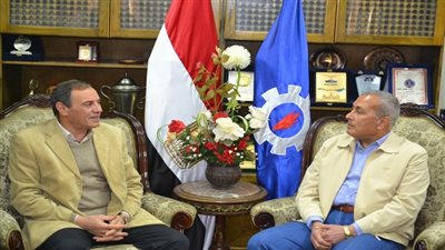 محافظ السويس يلتقى رئيس الهيئة القومية لمياه الشرب لبحث المشروعات المتوقفة