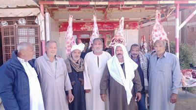 بالصور .. اهالى قرية ابو حسين بـ 