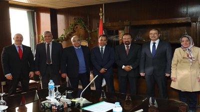 شنايدر إليكتريك توقع عقدى مفاتيح الجهد المتوسط والمنخفض لمحطتى كهرباء غرب القاهرة وأسيوط الوليدية