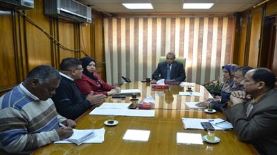 محافظ قنا يعقد اجتماع مع ممثلي المجلس القومي للأمومة والطفولة