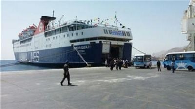 وصول وسفر 1279 راكب بميناء سفاجا وتداول 474 شاحنة