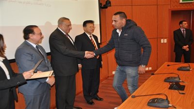 وزير الاتصالات ومحافظ الجيزة يشهدان حفل تخريج الدفعة الاولى من منحة مشروع  تأهيل الشباب لسوق العمل