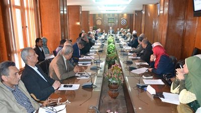 تنفيذي السويس يوافق على تخصيص أراضي لاقامة مشروعات خدمية ومدارس وأسواق