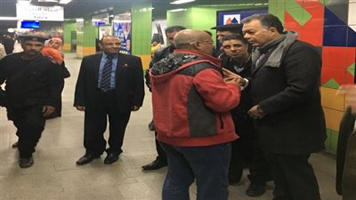 وزير النقل في جولة مفاجئة لعدد من محطات مترو الانفاق 