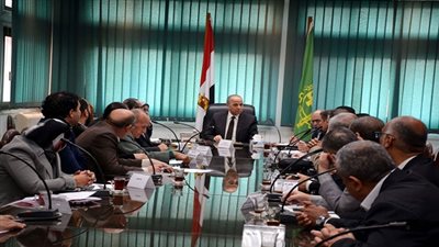 محافظ القليوبية يطالب أصحاب النوادي المقامة على النيل بسرعة تسديد مديوناتهم 