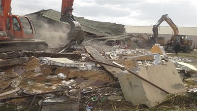 تنفيذ حملة ازالة لعدد 4 قاعات افراح بسبب التعدي على حرم نهر النيل بالجيزة