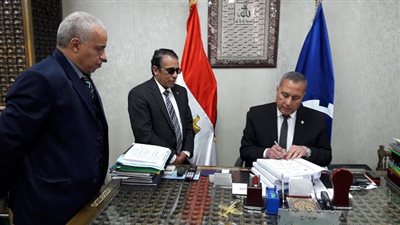 محافظ السويس يعتمد نتيجة الشهادة الاعدادية بنسبة 71.2%