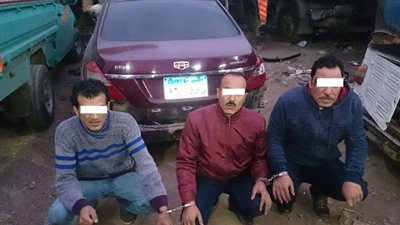 ضبط 3 أشخاص لقيامهم بإنتحال صفة رجال شرطة والإستيلاء على مبلغ مالى من أحد المواطنين 