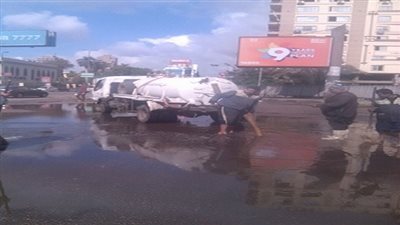 طوارئ بالجيزة لشفط مياه الامطار والدفع بـ 25 سيارة لازالة أثار المياه