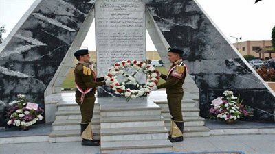 محافظ الدقهلية.. وضع إكليل الزهور على النصب التذكاري بمناسبة عيد الشرطة الـ 66 