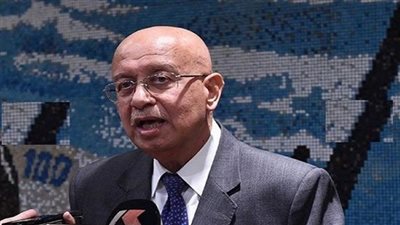 عودة شريف إسماعيل إلى مجلس الوزراء لأول مرة بعد تعافيه