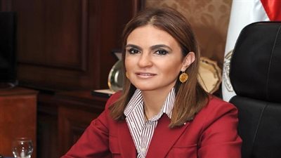 سحر نصر توقع مع بنك التنمية الافريقى الشريحة الثالثة بـ