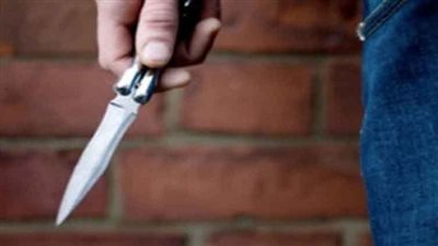 بائع يتعدي علي شقيقان بسلاح أبيض بالعبور